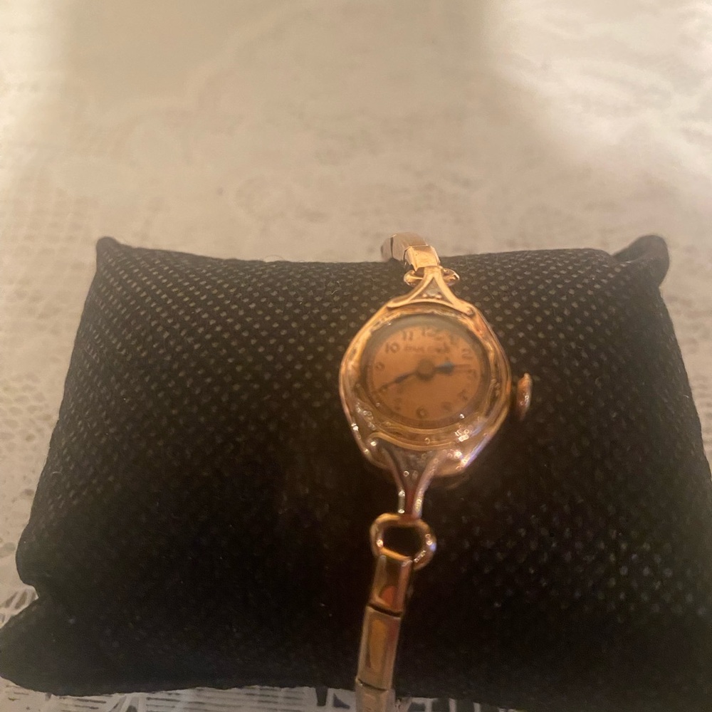 Vintage Bulova 14k Gold Filled Ladies Stretch band watch